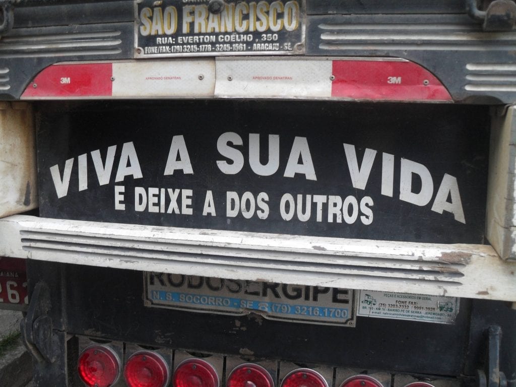 frases de caminhao arqueado